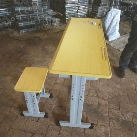 山西晋中颗粒板课桌椅蓝色黄色桌面课桌椅厂家可定制单双人课桌椅
