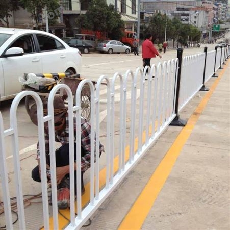 机动车道路护栏 U形管围栏隔离栏 道路安全隔离栏