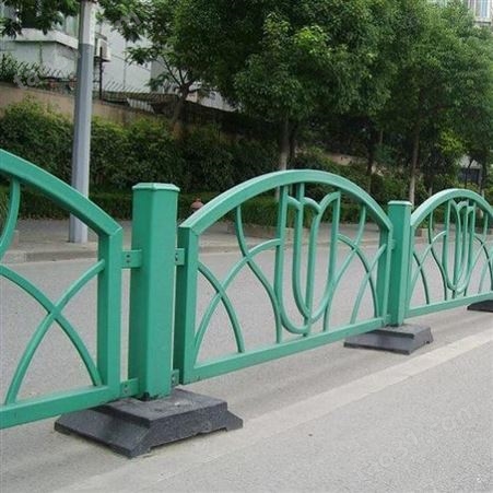 镀锌喷塑钢护栏 市政护栏 锌钢道路中心隔离护栏