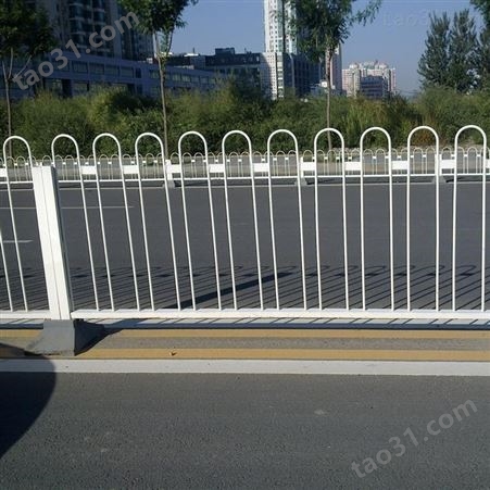 厂家生产 内蒙古道路护栏 交通护栏规格 旋转护栏厂家 量大从优