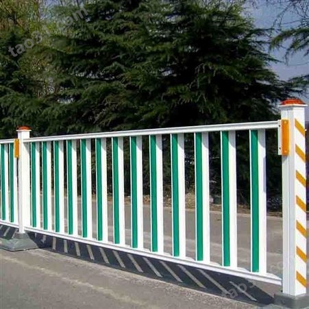 镀锌喷塑钢护栏 市政护栏 锌钢道路中心隔离护栏